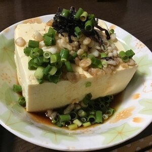 塩昆布ねぎ揚げ玉の冷奴